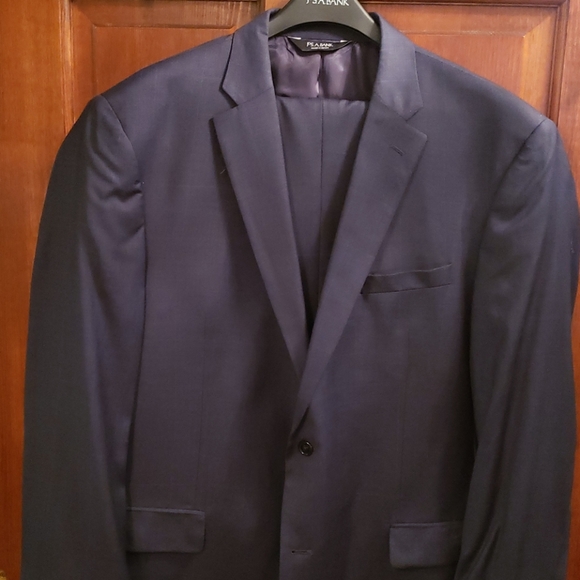 Jos A Banks Signature Series Blue pattern suit 46L